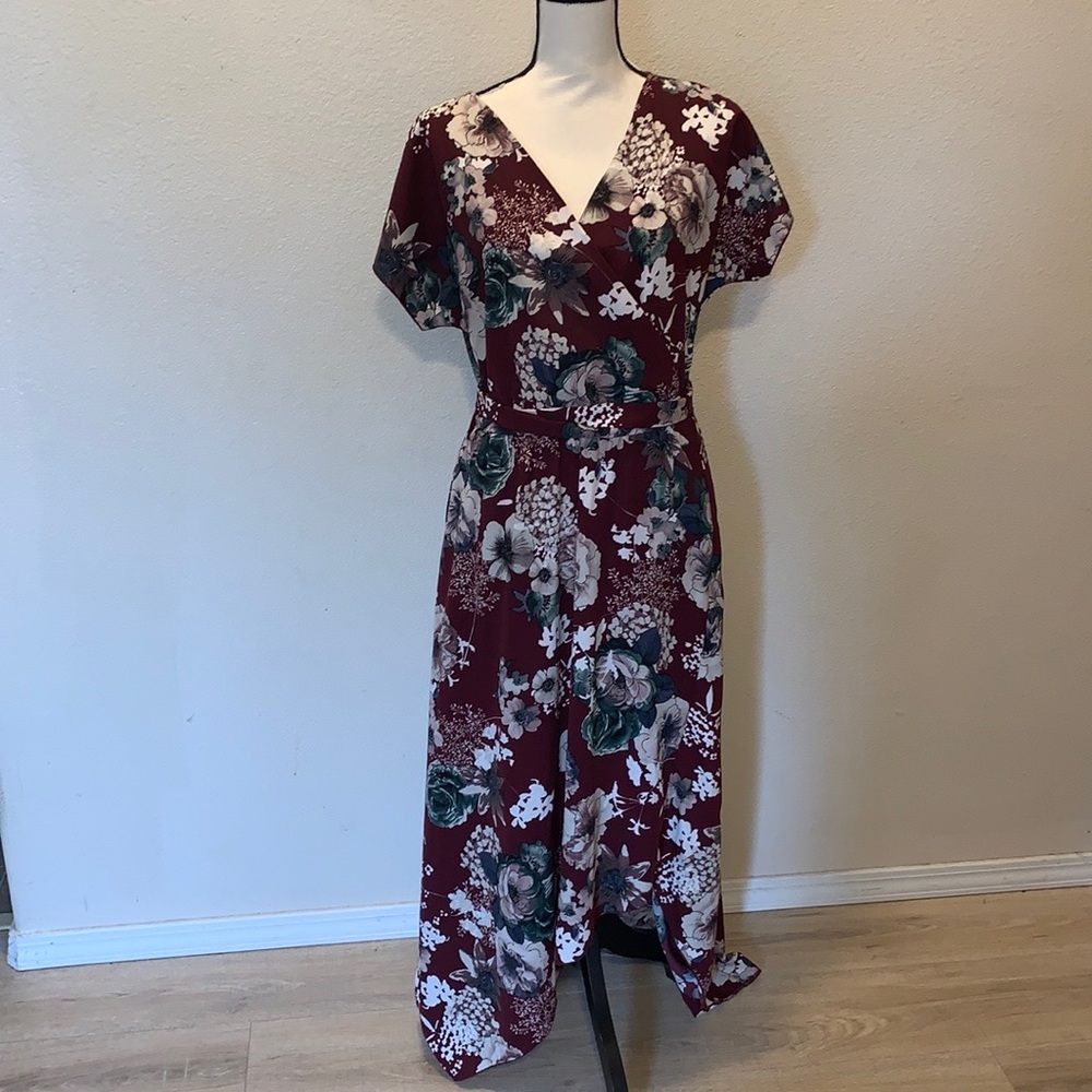 Wren & Ivory burgundy floral high low short sleeve dress with pockets